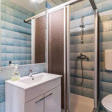 Vakantiehuis Stunning In With Sauna Pula