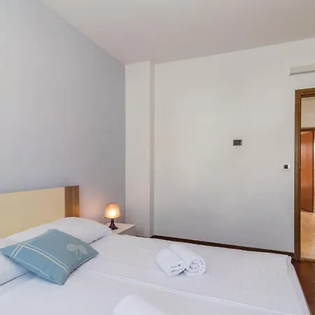 Holiday home Lovely Home In Pula With Kitchen