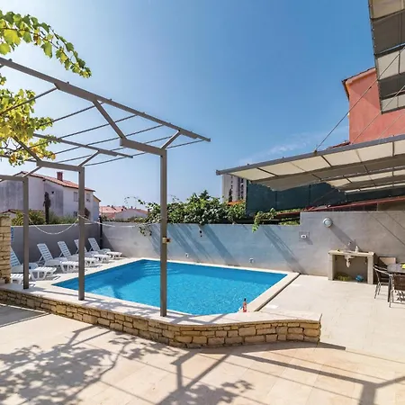 Lovely Home In Pula With Kitchen Pula