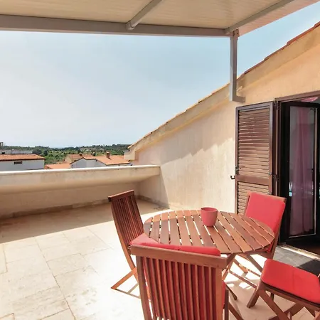 Holiday home Lovely Home In Pula With Kitchen