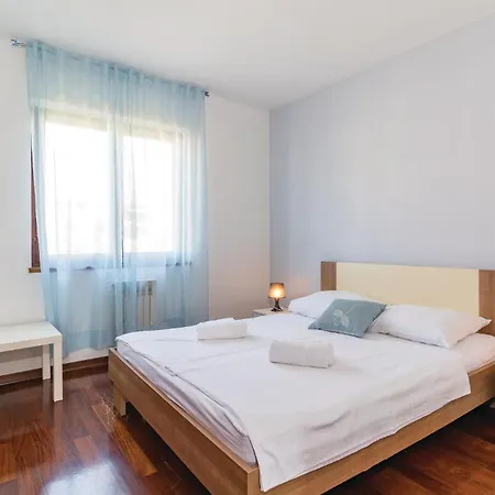 Holiday home Lovely Home In Pula With Kitchen *