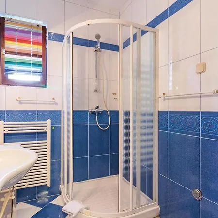 Lovely Home In Pula With Kitchen Holiday home Pula