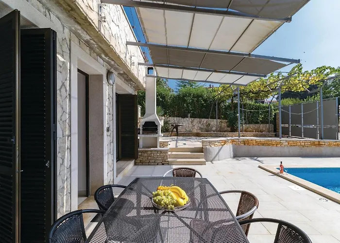 Feriehus Beautiful In With Sauna Pula