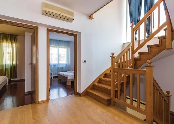 Feriehus Beautiful In With Sauna Pula