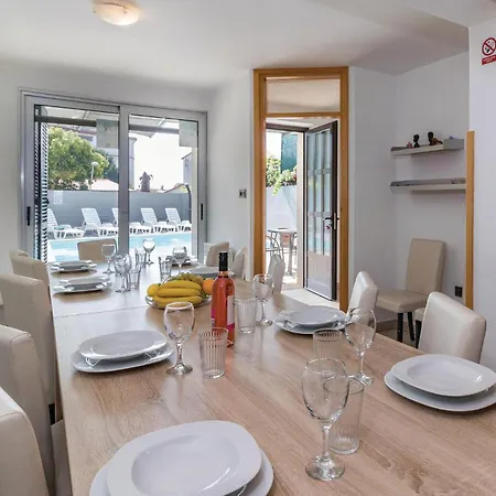 Beautiful In With Sauna Pula