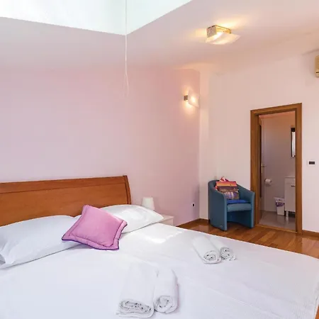 Dom wakacyjny Beautiful In With Sauna